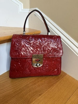 Nuevo Bolso Bandolera Patricia Nash Chauny Tooled Cuero Rojo Lava Cartera con Correa Foto 1 de 4
