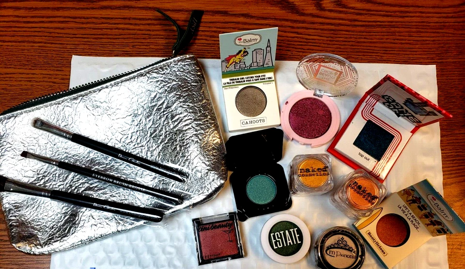 Mixed Eye Lot 10 pc Eye Shadow, w/3 Eye Brushes & Make up Bag Set#1 Great Deal ! - Image 1 of 2
