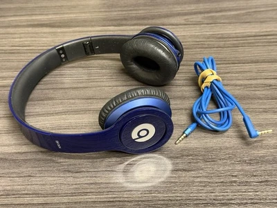 Auriculares intrauditivos Beats by Dr. Dre Solo HD metálicos con cable probados por monstruos Foto 1 de 4