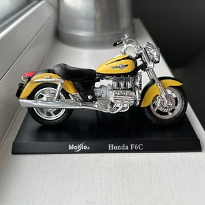 Maisto 1:18 Honda Valkyrie F6C Flat 6 Custom (1997) modellino pressofuso giallo/nero - Foto 1 di 17
