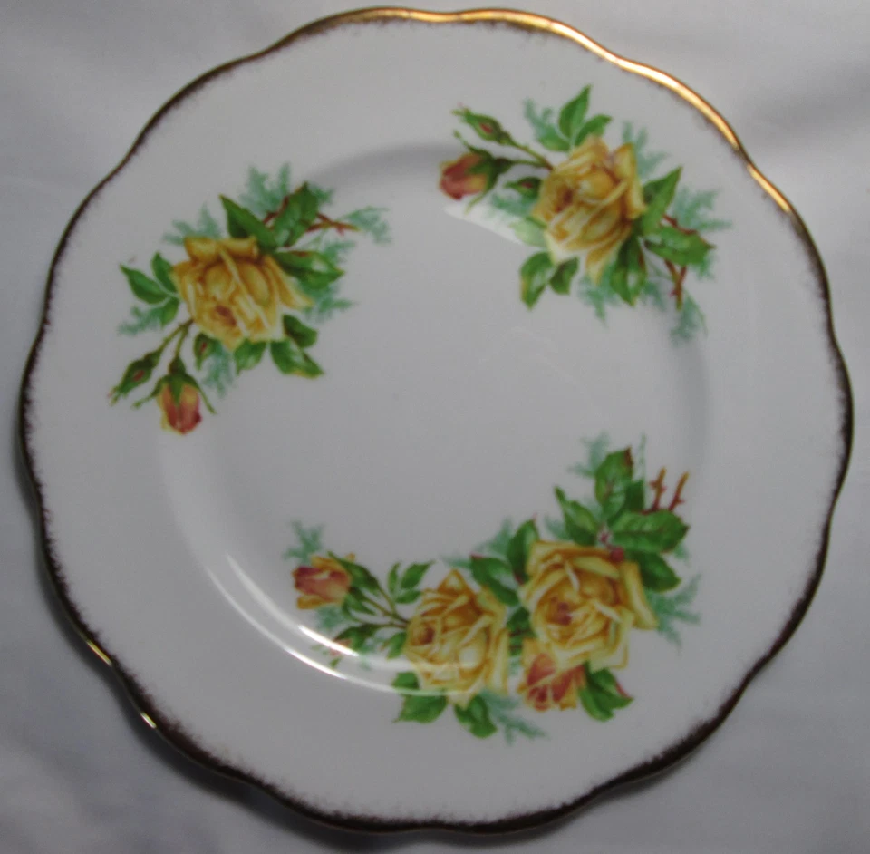 Plato de ensalada festoneado Royal Albert Tea Rose patrón amarillo # 85119 Foto 1 de 3