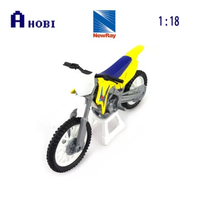 NewRay Licensed 1:18 Scale Suzuki RM-Z450 Diecast Model Bike - Image 1 of 2