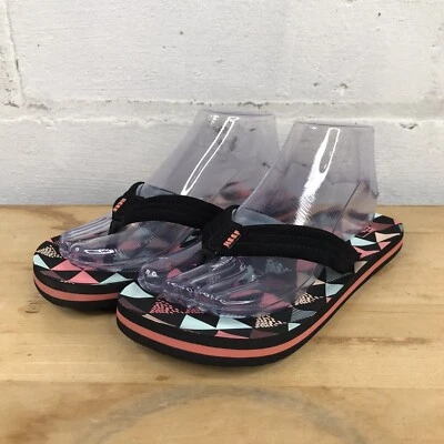 Sandalias chanclas REEF para niños talla 6/7 (mujer 7) AHI negras/rosas zapatos geométricos Foto 1 de 4