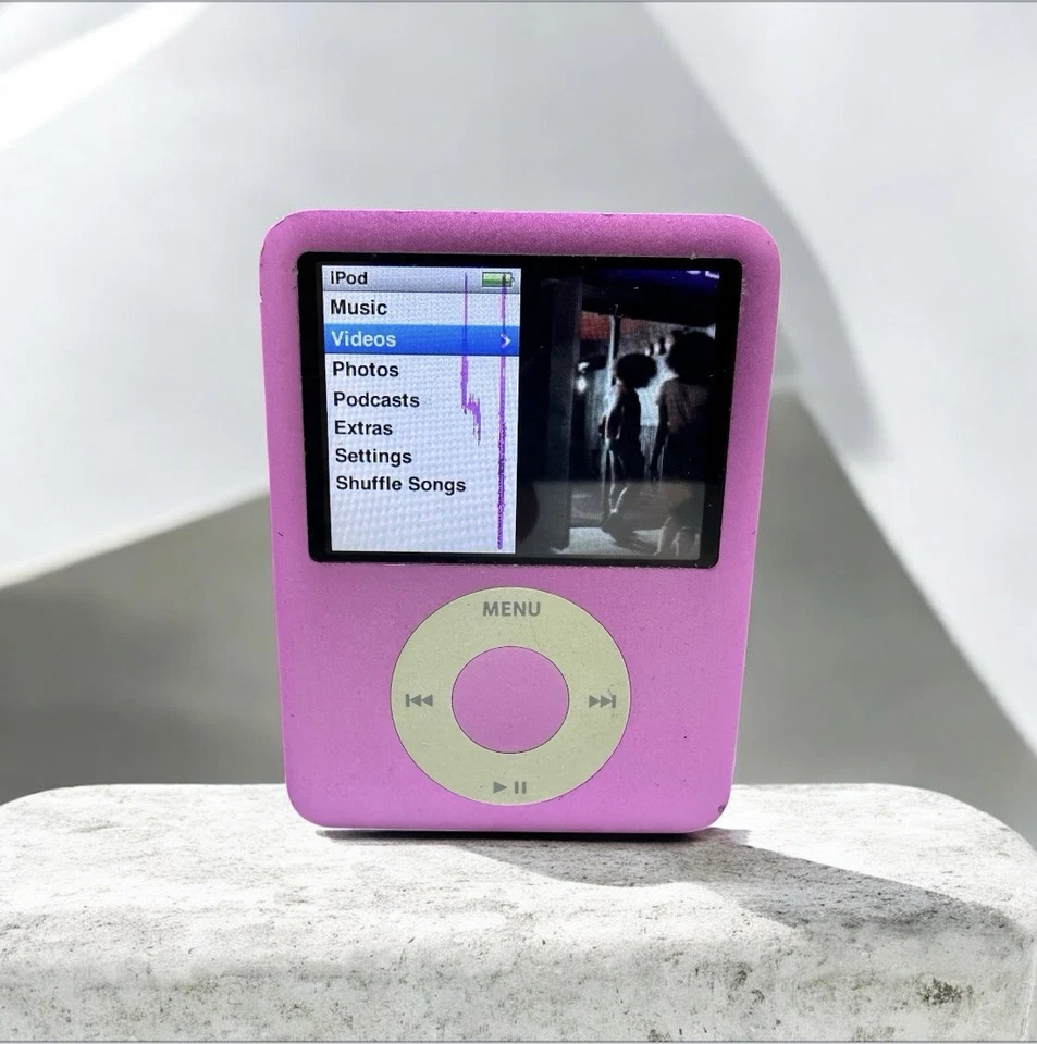 Apple iPod Nano 3th Generation 8 GB Music Storage Pocket Rare Old Pink - Image 1 of 4