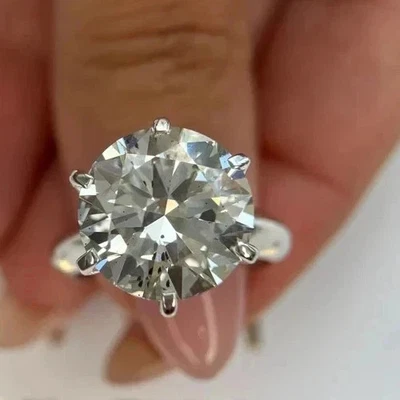 Anillo solitario redondo de diamantes blancos de 8,10 quilates cultivado en laboratorio FVS1 acabado en oro blanco de 14 quilates Foto 1 de 4
