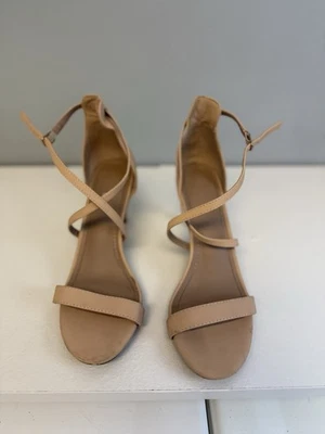 Dream Pairs Women Ankle Strap High Heels Shoes. Size 9.5 - Image 1 of 4