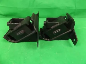 GENUINE SSANGYONG STAVIC MPV 5 CYL 2.7 L TD FRONT ENGINE MOUNT PAIR SET(LH + RH) - Picture 1 of 3