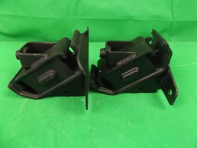 GENUINE SSANGYONG STAVIC MPV 5 CYL 2.7 L TD FRONT ENGINE MOUNT PAIR SET(LH + RH) - Image 1 of 3