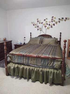 Thomasville Queen bedroom set - Image 1 of 4