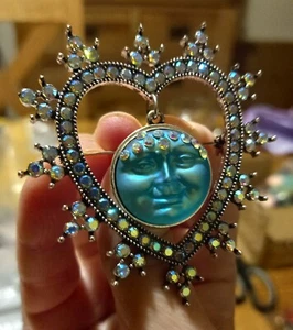 Happy MOONFACE BROOCH Snowflake DANGLE HEART Sparkly Glam VINTAGE STYLE - Picture 1 of 24