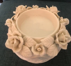 Kerze Weinflaschenhalter cremeweiß Porzellan 3D Rosen 6”T x 2,75”T TOP - Bild 1 von 7