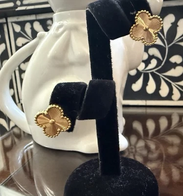 Pendientes Trébol Chapado en Acero Inoxidable Oro 14k Gris Calidad Solo $33 Foto 1 de 4