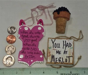 1 GRAPE WINE CORK & 2 WINE THEME ORNAMENTS - Bild 1 von 2