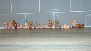 Figuras de bebé de plástico vintage Oodles Hasbro Lil Babies de Blind Bag 1991 Quint - Imagen 1 de 12