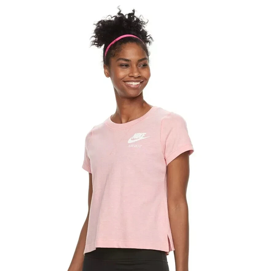 Camiseta de mujer Nike Gimnasio vintage manga corta color: coral blanqueado, precio de venta sugerido por el fabricante 45 USD Foto 1 de 1