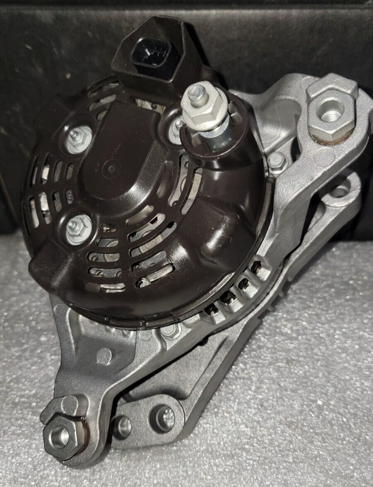 雪佛兰 Blazer V6 3.6 升 Alt 155Amp 2019 至 2022 Reman/OEM/By/R_Alternators — 第 1/4 张图片