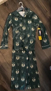 Milwaukee Bucks Button Down Youth Pajama Set Green (Size 10/Medium) - Picture 1 of 5