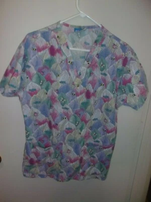 WOMAN'S SCRUB TOP SHIRT BY CREST LEAVES BUTTERFLYS BEES THEMED  SIZE SMALL - Image 1 of 2