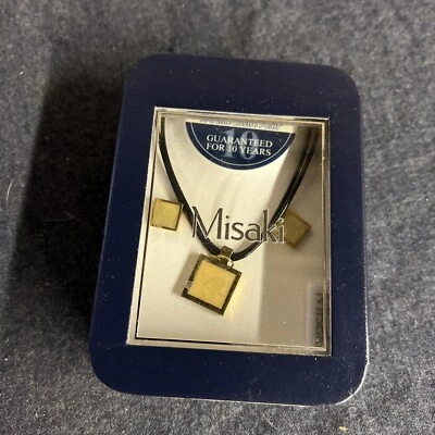 Collar Misaki Madreperla Cuero Cordón Tono Dorado Colgante Pendientes a Juego Foto 1 de 4