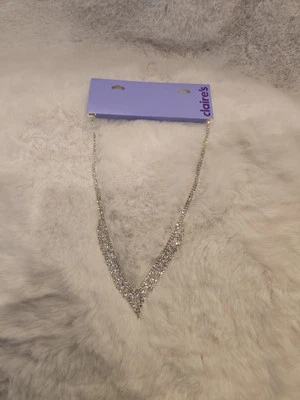 Collar Claire's tono plata triple fila estrás llamativo Foto 1 de 4