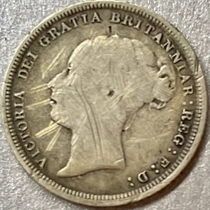 Great Britain 1885 Sixpence - Original Patina - Details Scratches on OBV and REV - Picture 1 of 2