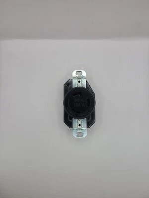 (1) Hubbell HBL2610 Twist-Lock Receptacle NEMA L5-30R 30A 125VAC 2P 3W Grnd  USA - Image 1 of 4