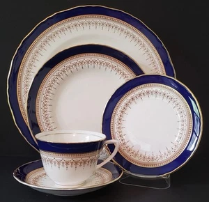 Royal Worcester Regency Blue and White 5 Piece Place Setting - Picture 1 of 3