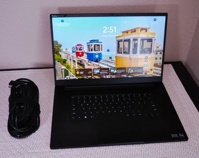 Razer Blade 17 144Hz 4K 2022 2.5 GHz i9-12900H 32GB 1TB SSD NVIDIA RTX 3080 Ti Foto 1 de 4