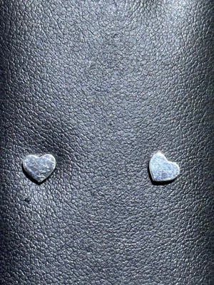 Orecchini A Perno A Forma Di Cuore In Oro Bianco 14K Design Regalo - Immagine 1 di 4