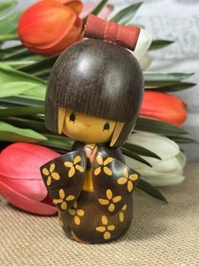 ๐ธ Vintage Japanese Kokeshi Doll 1960s Hand-Painted Wood Girl Figurine 5โ Signed - Picture 1 of 9