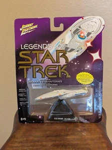 Johnny Lightning - Star Trek Series 3 - U.S.S. VOYAGER NCC-74656 - Picture 1 of 2