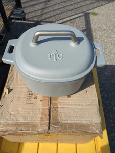PAMPERED CHEF New Gray 6 Quart Enameled Cast Iron Dutch Oven.  100249 Open Box - Picture 1 of 5