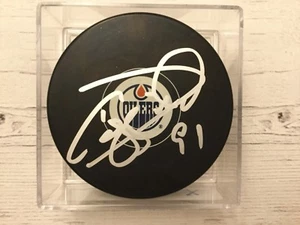 Disco de hockey Edmonton Oilers autografiado firmado por Drake Caggiula a - Imagen 1 de 1
