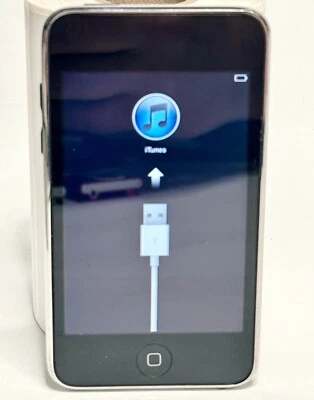 Apple iPod Touch MC086LL 2nd Gen 3.5" LCD Screen Bluetooth 8GB MP3 Player A1288 - Image 1 of 4