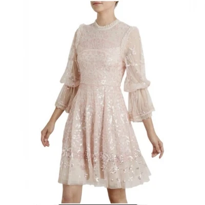  Mini Vestido BHLDN Aguja e Hilo Rubor Lentejuelas 2 Foto 1 de 4