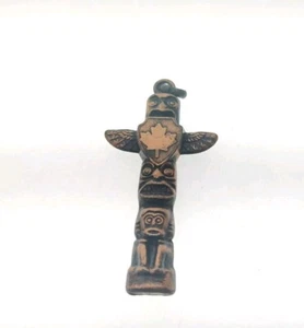 Copper-Colored Metal Totem Pole Keychain Canada 2.5" Tall Solid Metal Ty24 - Picture 1 of 3