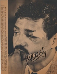 ALEXIS ARGUELLO AUTOGRAPHED 1980'S LASER PRESS BOXING PHOTO "RARE" - Picture 1 of 1