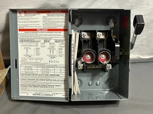 New old stock SQUARE D Indoor 30amp 120/240v DISCONNECT SWITCH Box L211N - Picture 1 of 11