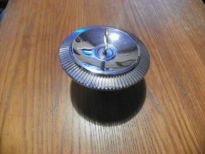 Оригинальная хромированная запирающаяся газовая крышка 1965 1966 AMC Rambler Ambassador Classic Marlin - Изображение 1 из 4