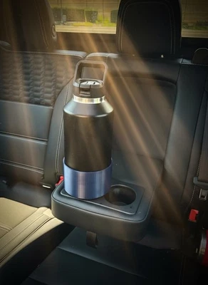 Универсальный адаптер подстаканника Yeti Rambler 64 унции | 2019-2025 GMC Sierra (EV)  - Изображение 1 из 4