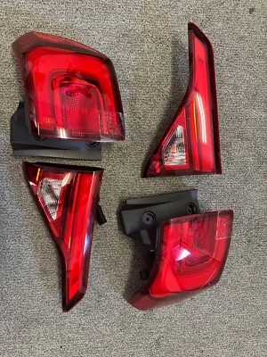 GMC Acadia 2017-2019 rojo alternativo OEM luces traseras 84509641 u 84337412 GM nuevas Foto 1 de 4