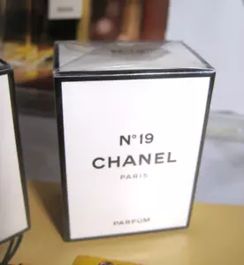 ๐197/80s Vintage **PARFUM** 0.24 oz 7ml Chanel No 19 pure perfume extrait - Picture 1 of 6