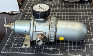 SMC FILTER REGULATOR AW411 RELIEVING SET PRESSURE 0.5-8.5KGF/CM2 7-120PSI [A1BB] - Picture 1 of 8