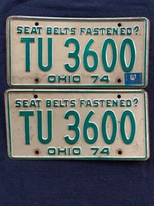 Vintage Ohio 1974 passendes Paar Nummernschilder TU3600 MEDINA COUNTY MIT Aufkleber - Bild 1 von 4
