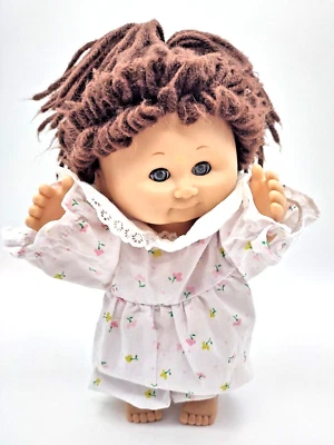 Muñeca Cabbage Patch Kids CPK Playmates 1984 cabello castaño azul ojos dormidos Hong Kong Foto 1 de 4