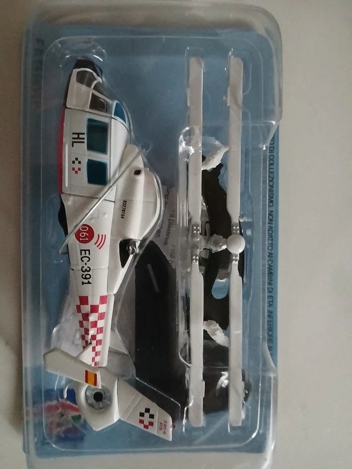Italeri 1/100 Elicottero Eurocopter AS365 Dauphin EC391 Medical Services Spagna - Immagine 1 di 1