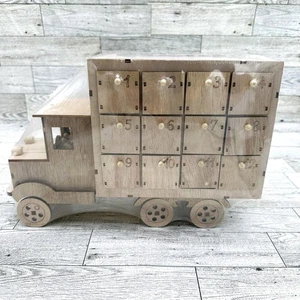 Brandneu Versiegelt Hobby Lobby Weihnachten Holz Advent LKW Kalender - Bild 1 von 9