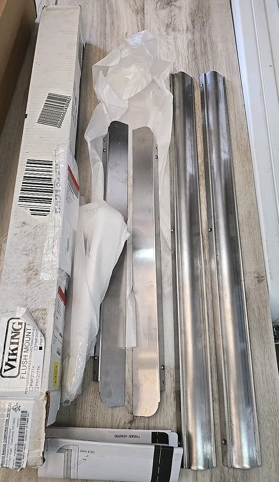 Caja abierta Viking PMF307TK Kit de ajuste de montaje empotrado de acero inoxidable de 30" para microondas Foto 1 de 4