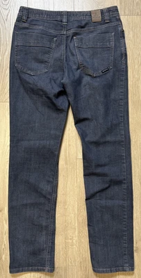 Pantalones de mezclilla elásticos informales calce ajustado grises 30x32 de Prana Bridger para hombre Foto 1 de 4