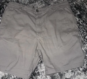 H&M Shorts Mens Medium (30-32) 7” Inseam Grey Chino Shorts - Picture 1 of 3
